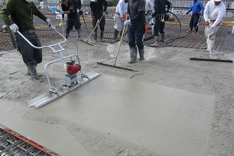 コンクリート床仕上：タッピングタンパー工法